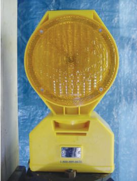 barricade light that runs on solar energy