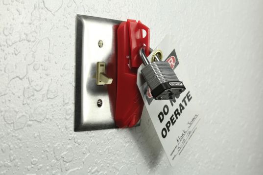 Lockout Tagout , Legend: STOPOUT UNIVERSAL BLOCKOUT WALL SWITCH COVER