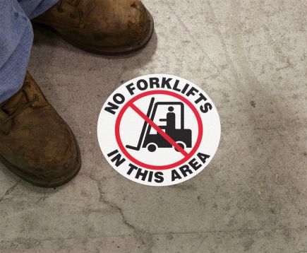 NO FORKLIFTS IN THIS AREA (W/ GRAPHIC)