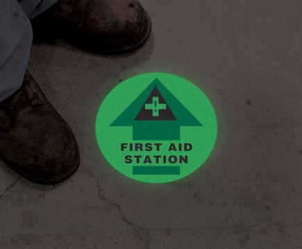 FIRST AID STATION (GLOW)